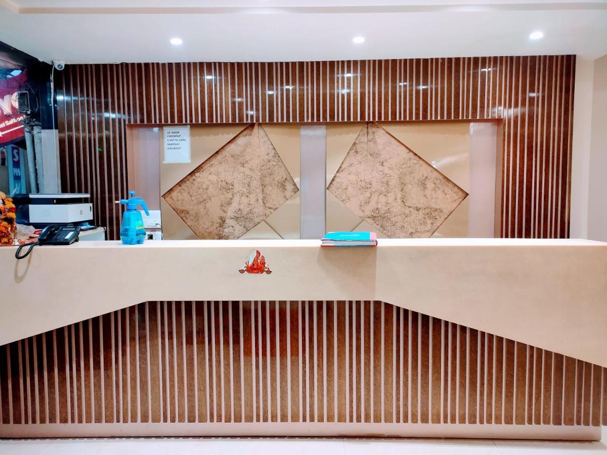 Oyo Flagship Silver Street New Delhi